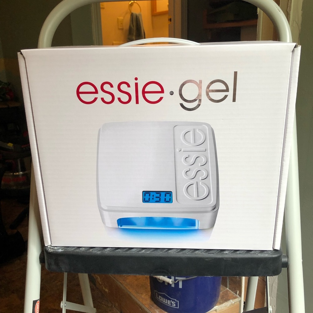 Essie Gel Lamp and polish
